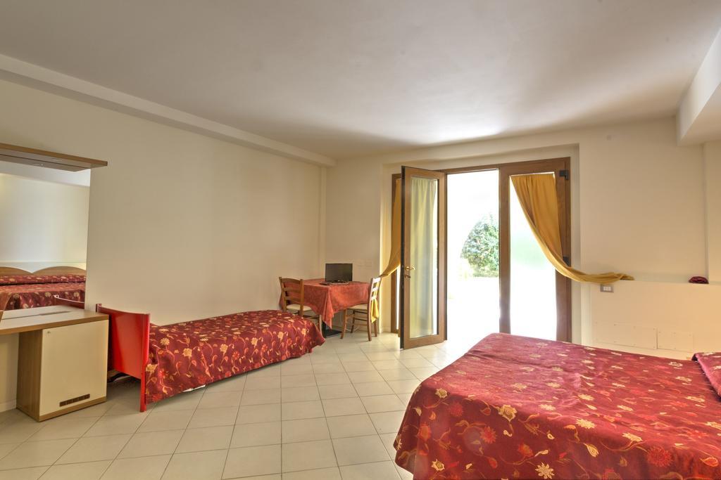 Albergo Le Piante Manerba del Garda Bagian luar foto